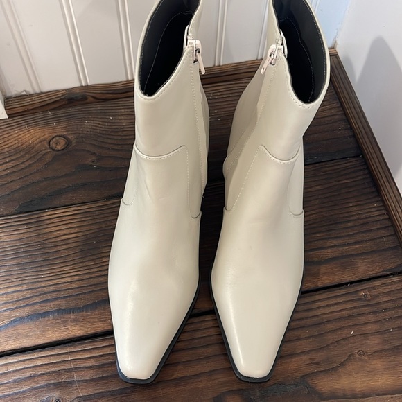 NWT Franco Sarto Cream Ankle Booties  Pointed Toe - Picture 5 of 7